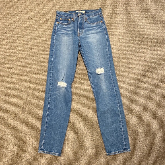 Levi’s Wedgie Size 24 Ripped - Picture 1 of 3